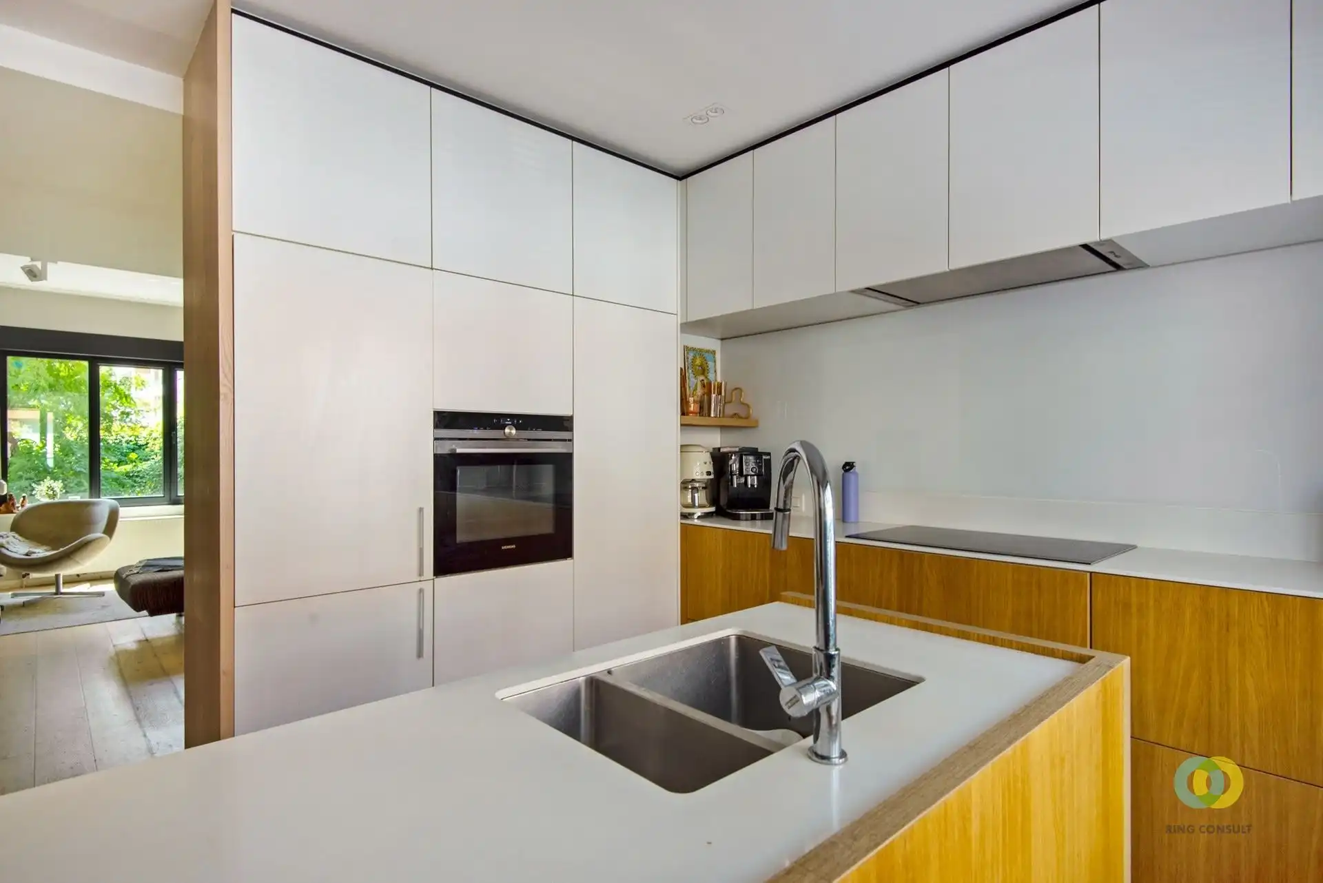 Instapklare gerenoveerde woning met 4 slaapkamers en tuin foto 5