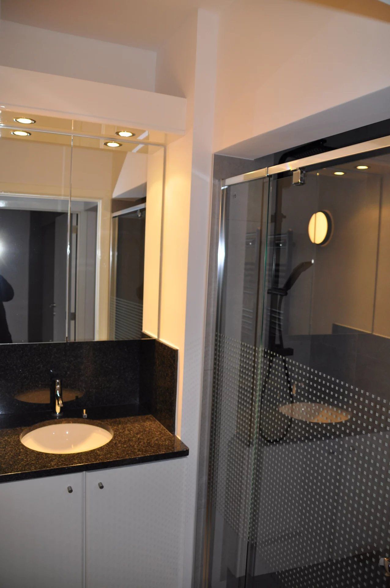 VERRASSEND APPARTEMENT MET 3 SLPK'S EN PARKEERPLAATS IN LANAKEN CENTRUM foto 16