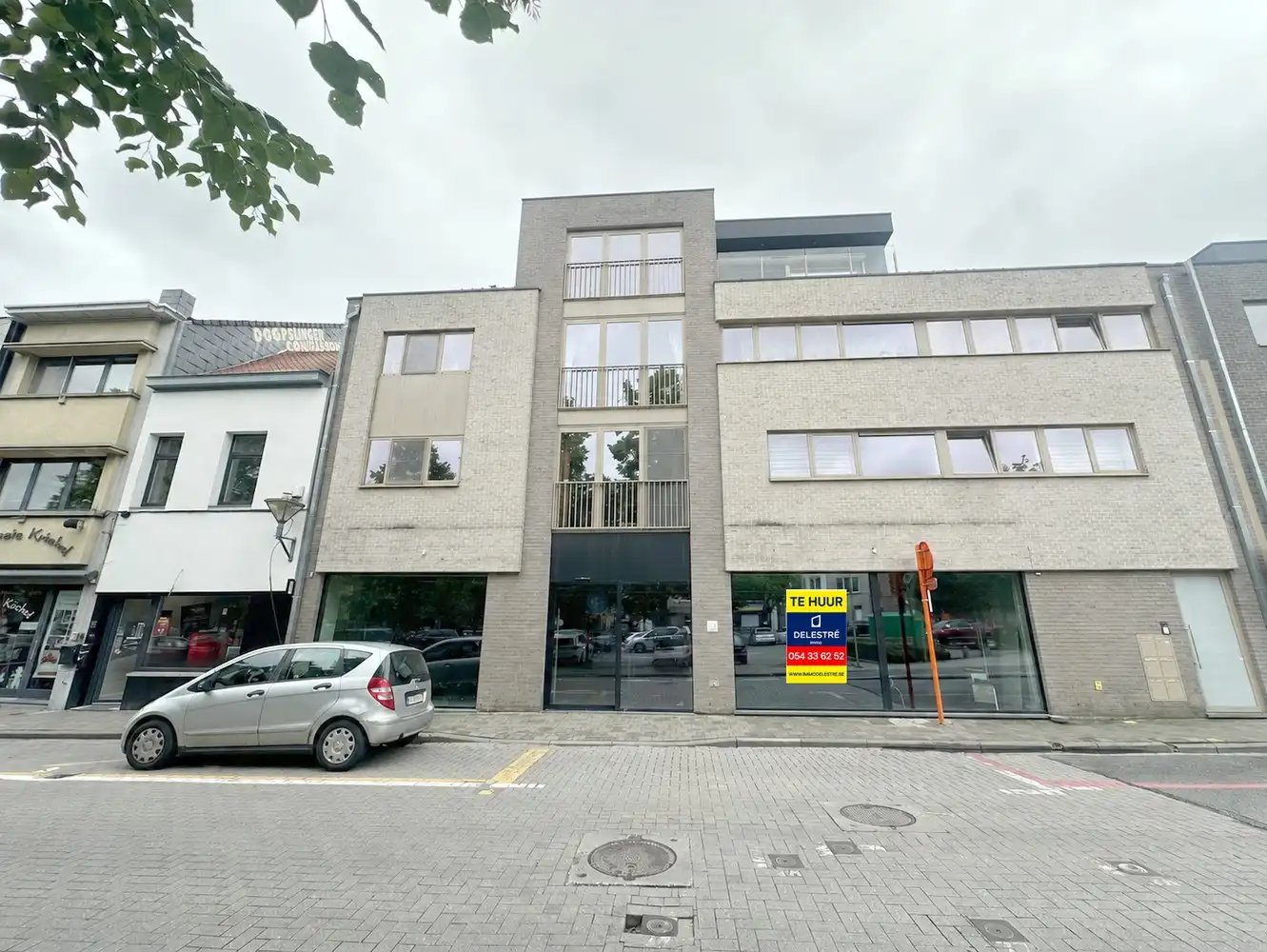 INSTAPKLAAR ENERGIEZUINIG COMMERCIEEL GELIJKVLOERS 390 M2  OP ZICHTLOCATIE HOUTMARKT foto {{pictureIndex}}