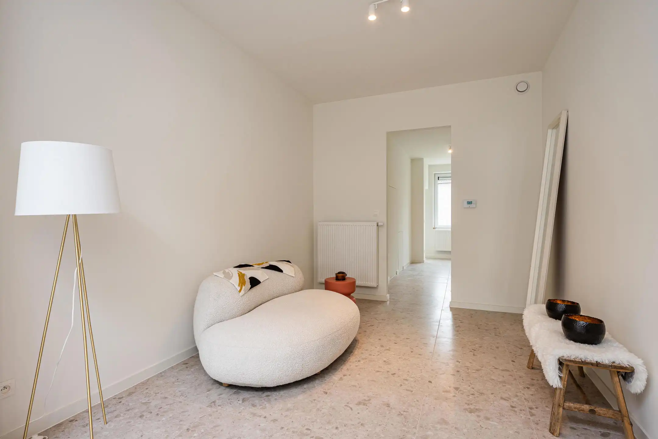 Totaal gerenoveerde woning met 3 slaapkamers, tuin en garage.  foto 6