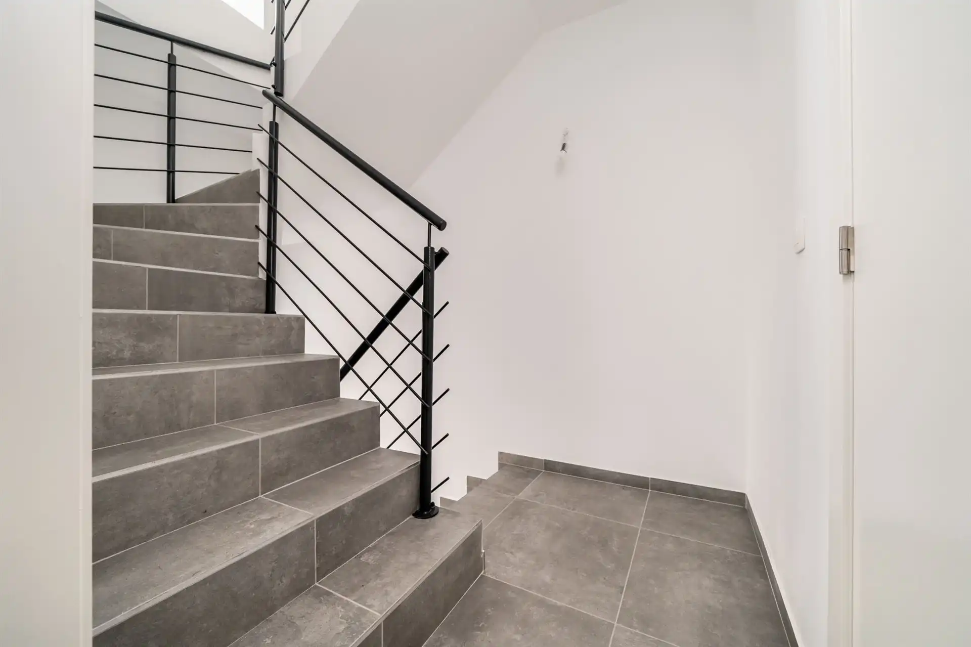 Dicht bij het Tour&Taxis-terrein, prachtig duplex penthouse met 3 slaapkamers foto 17