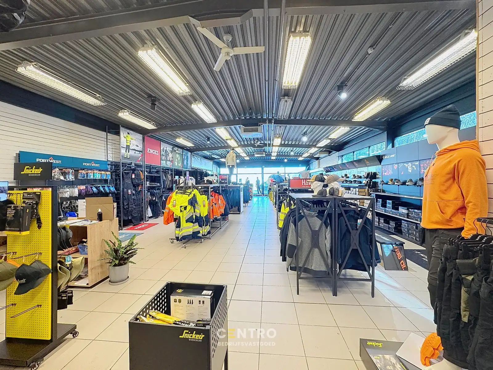 Instapklaar HANDELSPAND met OPSLAGRUIMTE (sectionaalpoort) en private parkeergelegenheid voor de deur op ZICHTLOCATIE "Blauwe Toren" te Brugge. foto 5