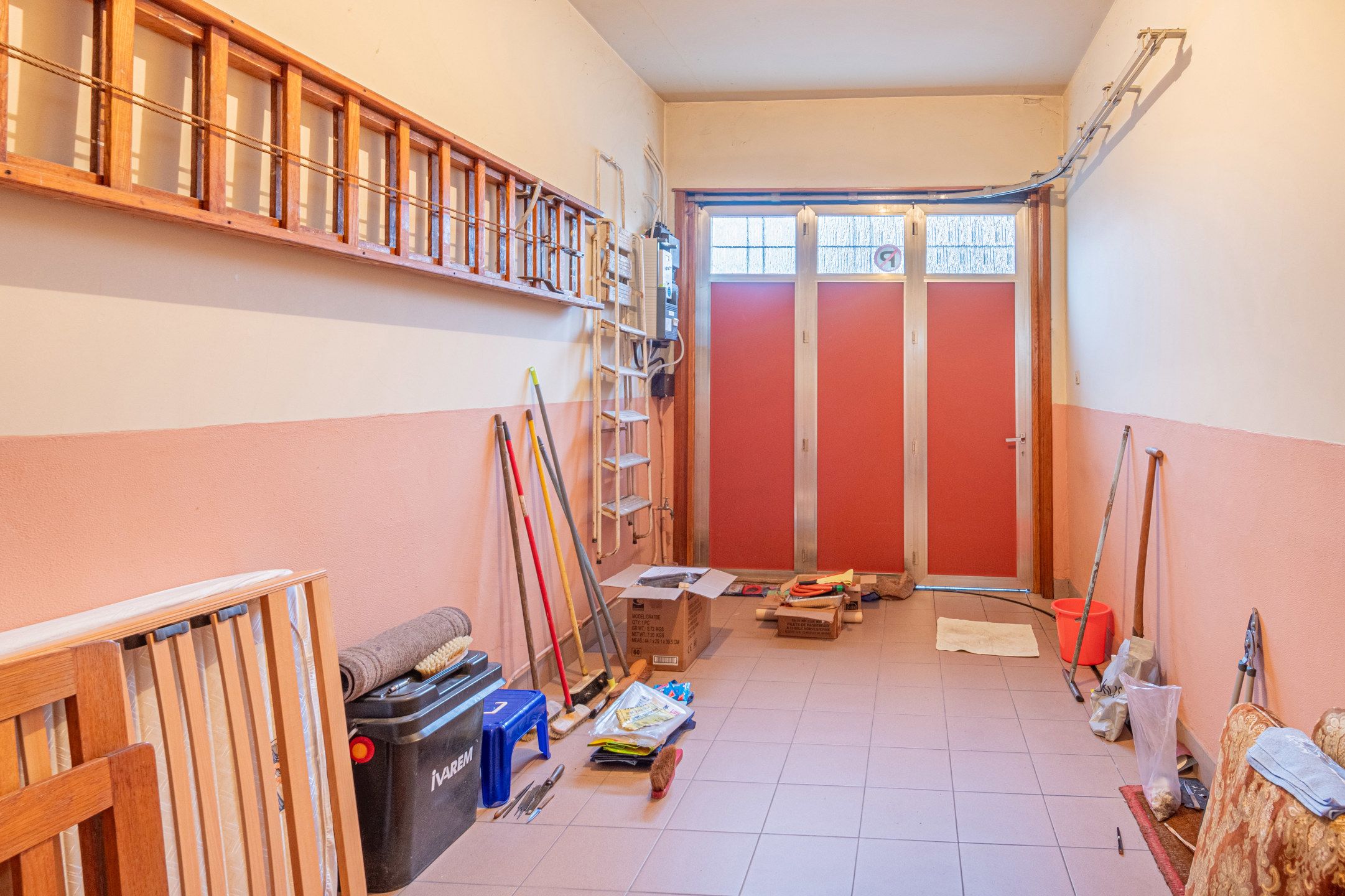 Ruime op te frissen woning met garage en tuin  foto 17