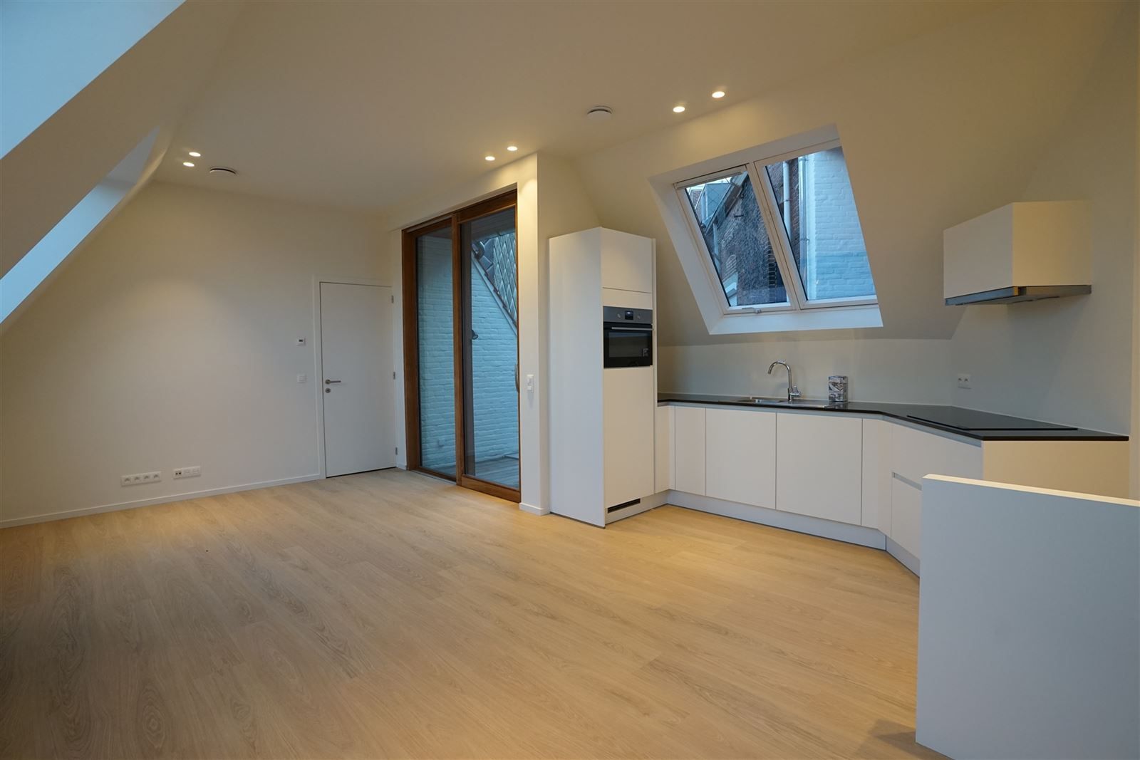 Instapklaar appartement te centrum Zottegem! foto 13