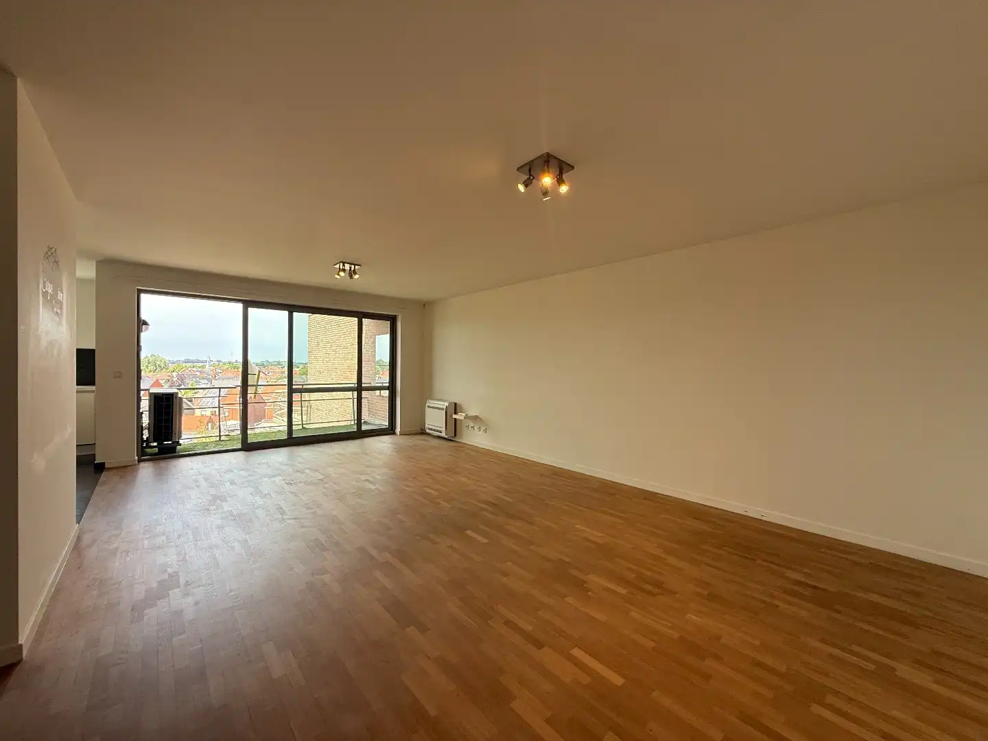 Instapklaar appartement met 2 slaapkamers en 2 terrassen te Roeselare  foto 2