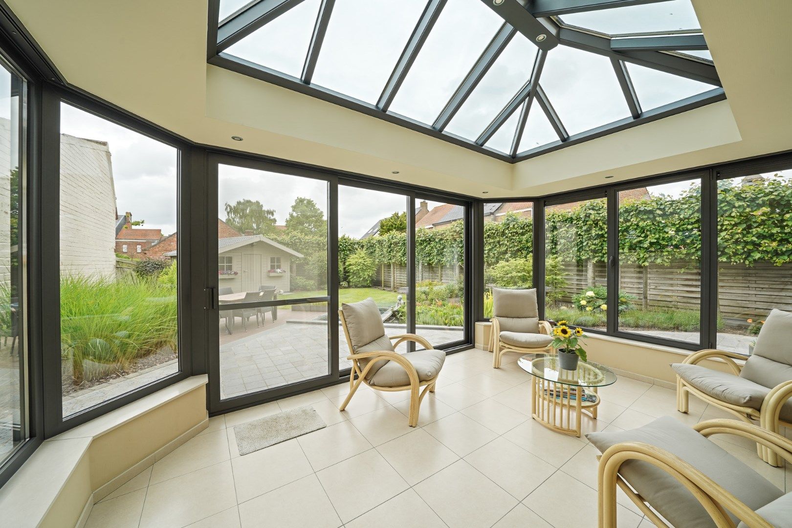 Instapklare, uitstekend onderhouden woning in hartje Oudenburg. foto 10