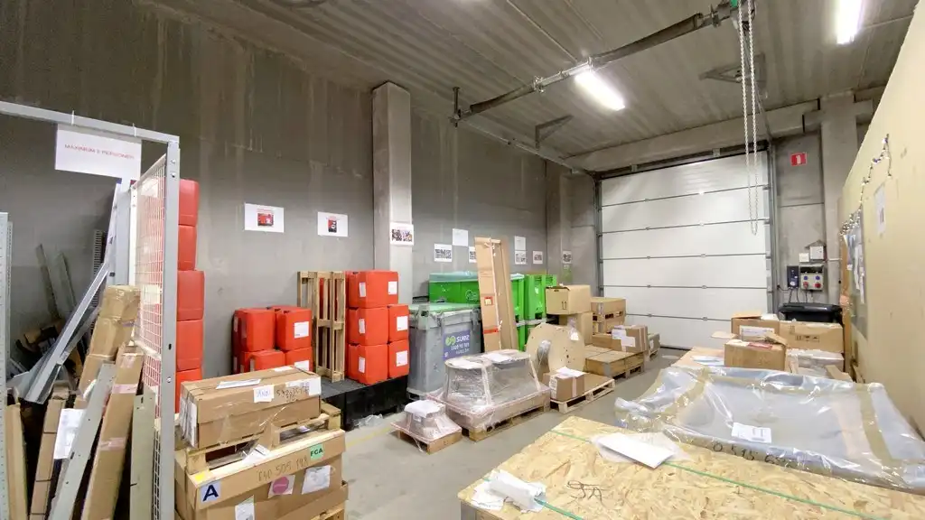 Kantoor met opslagruimte te huur in Burcht foto 16