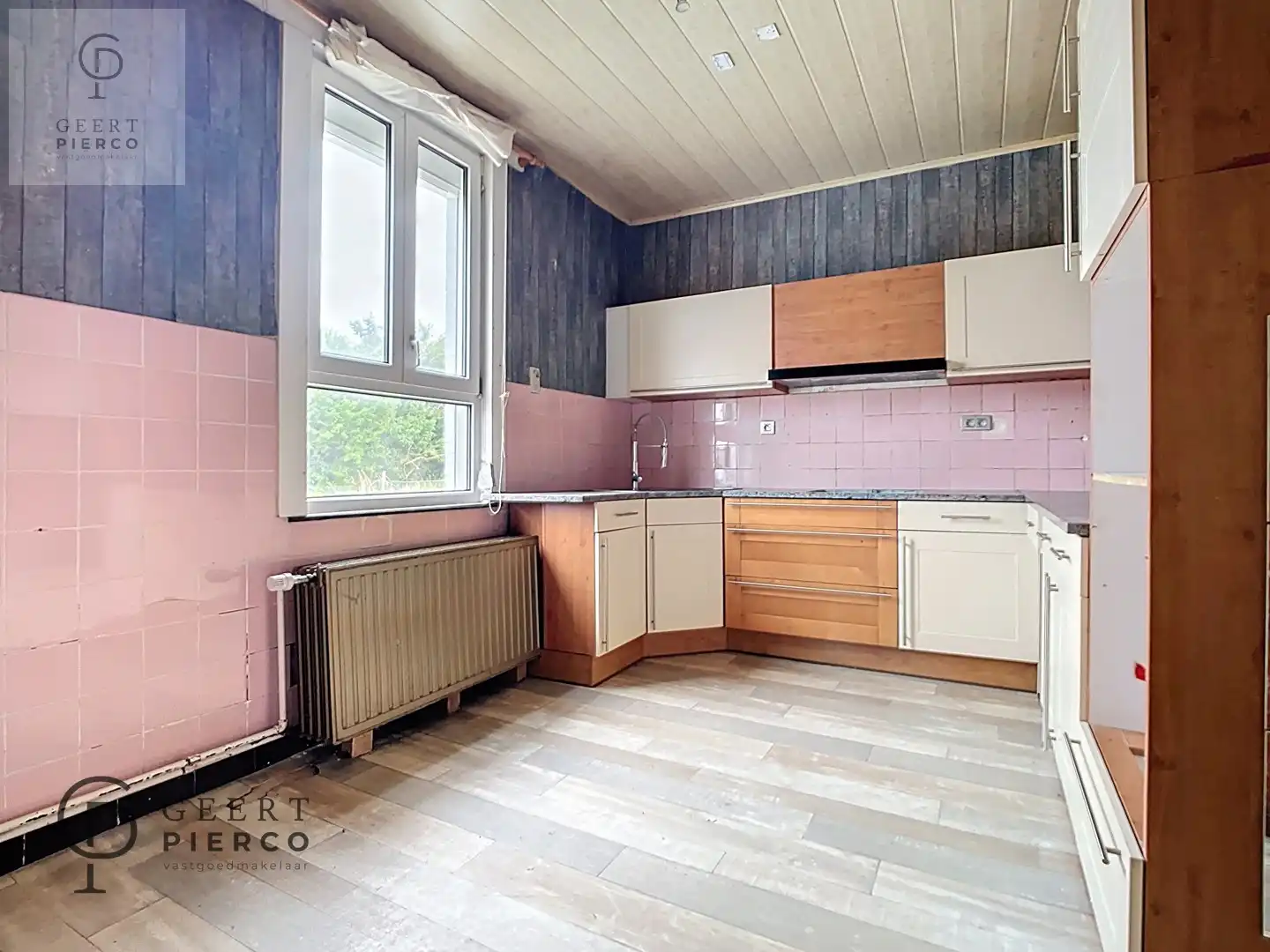 Authentiek stationspand in het landelijk Velm. foto 7