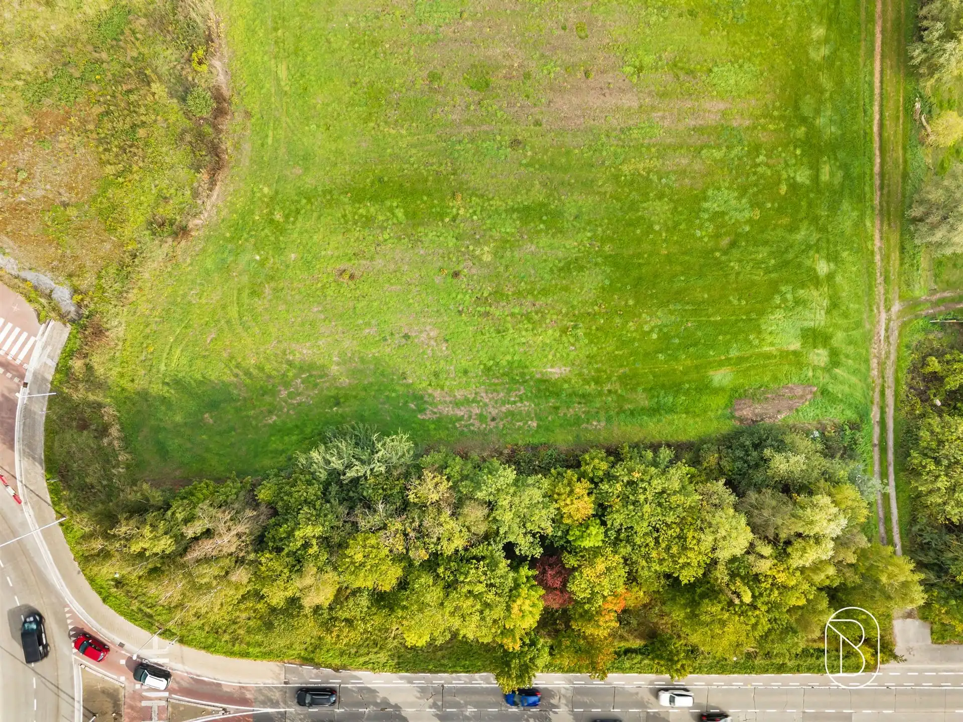  Industriegrond van 3.729 m² in Péruwelz foto 2