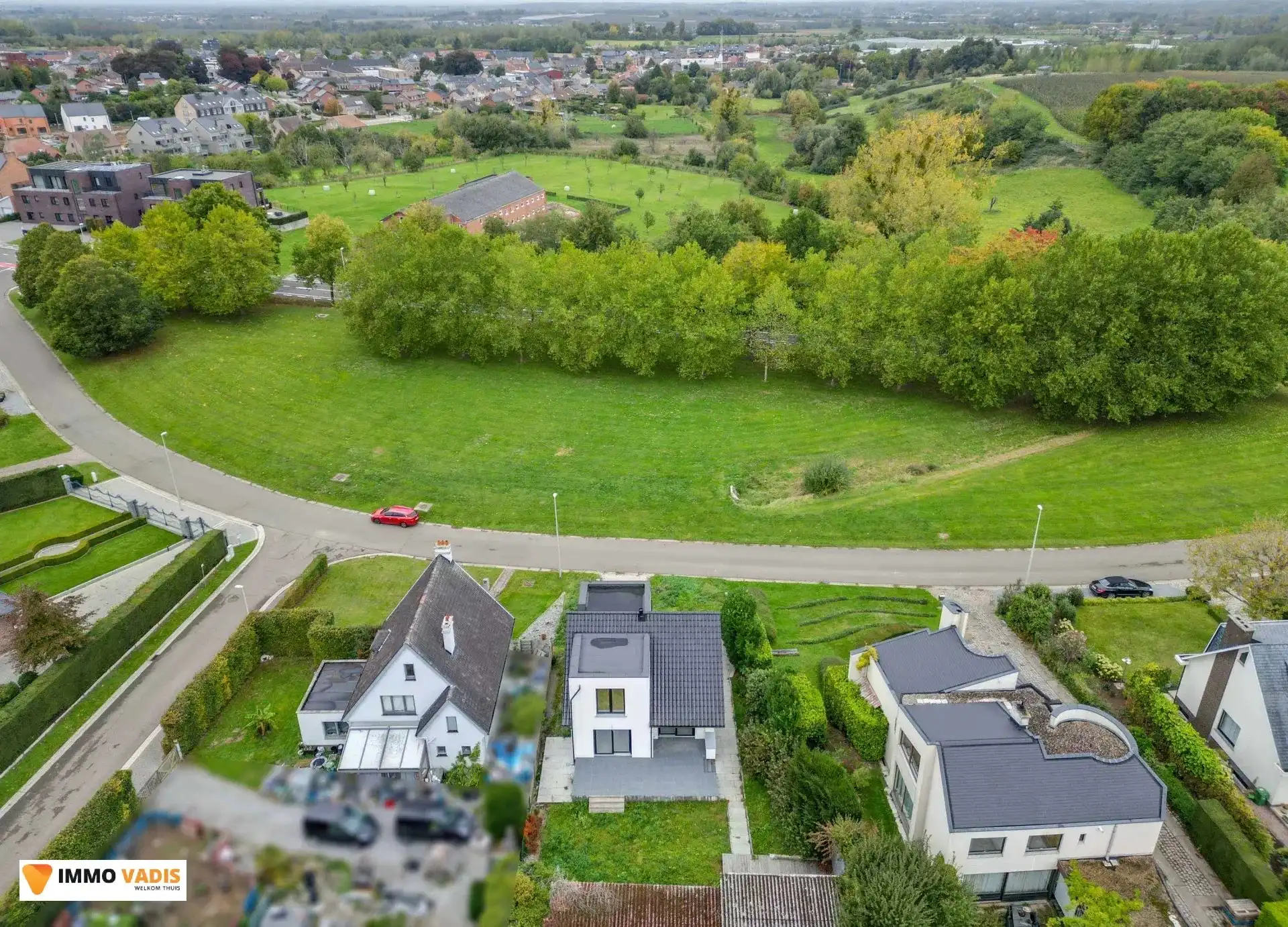 Moderne, energiezuinige woning in groene omgeving foto 30