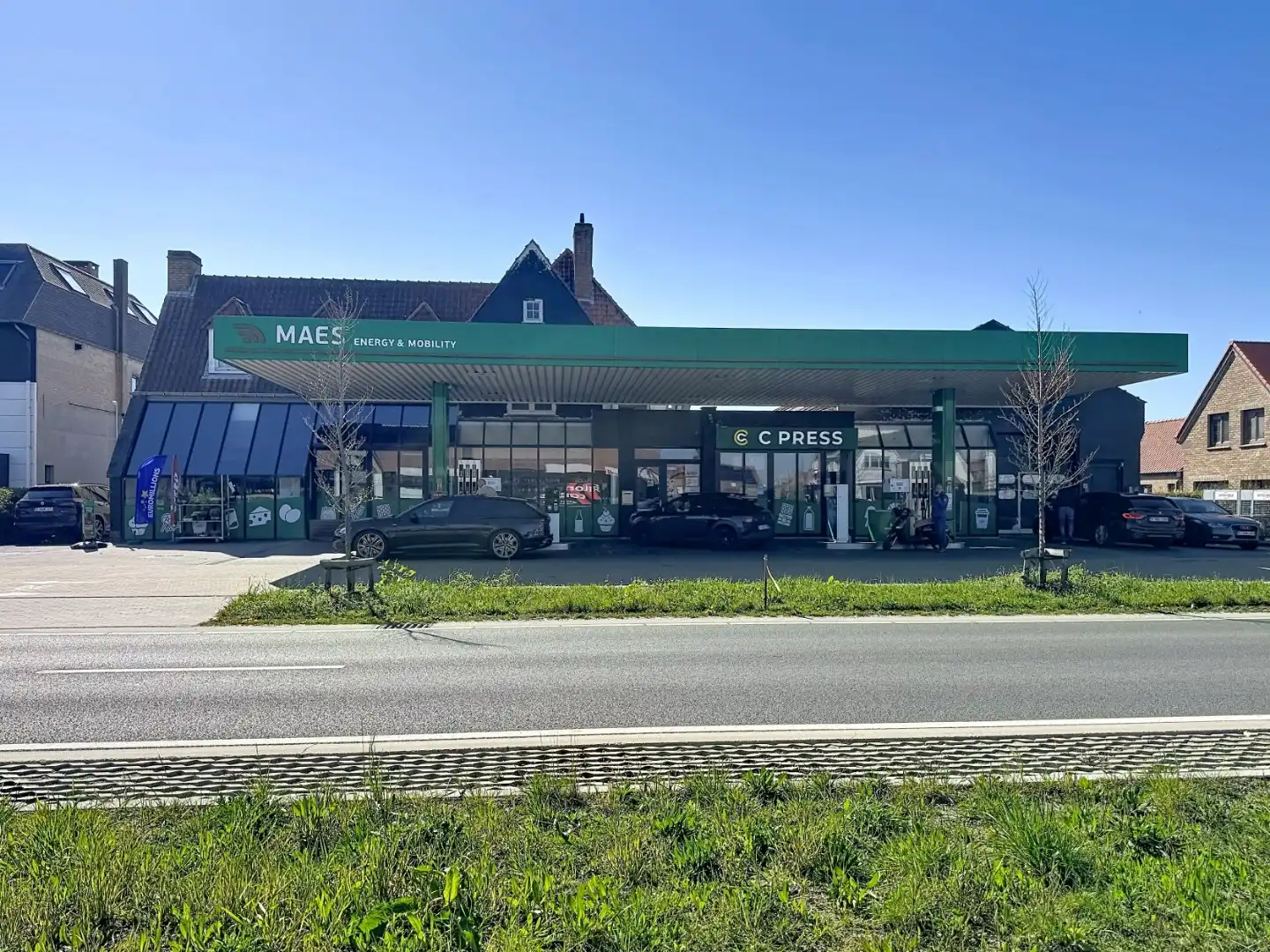 Uiterst gunstig gelegen commerciële ruimte  foto {{pictureIndex}}