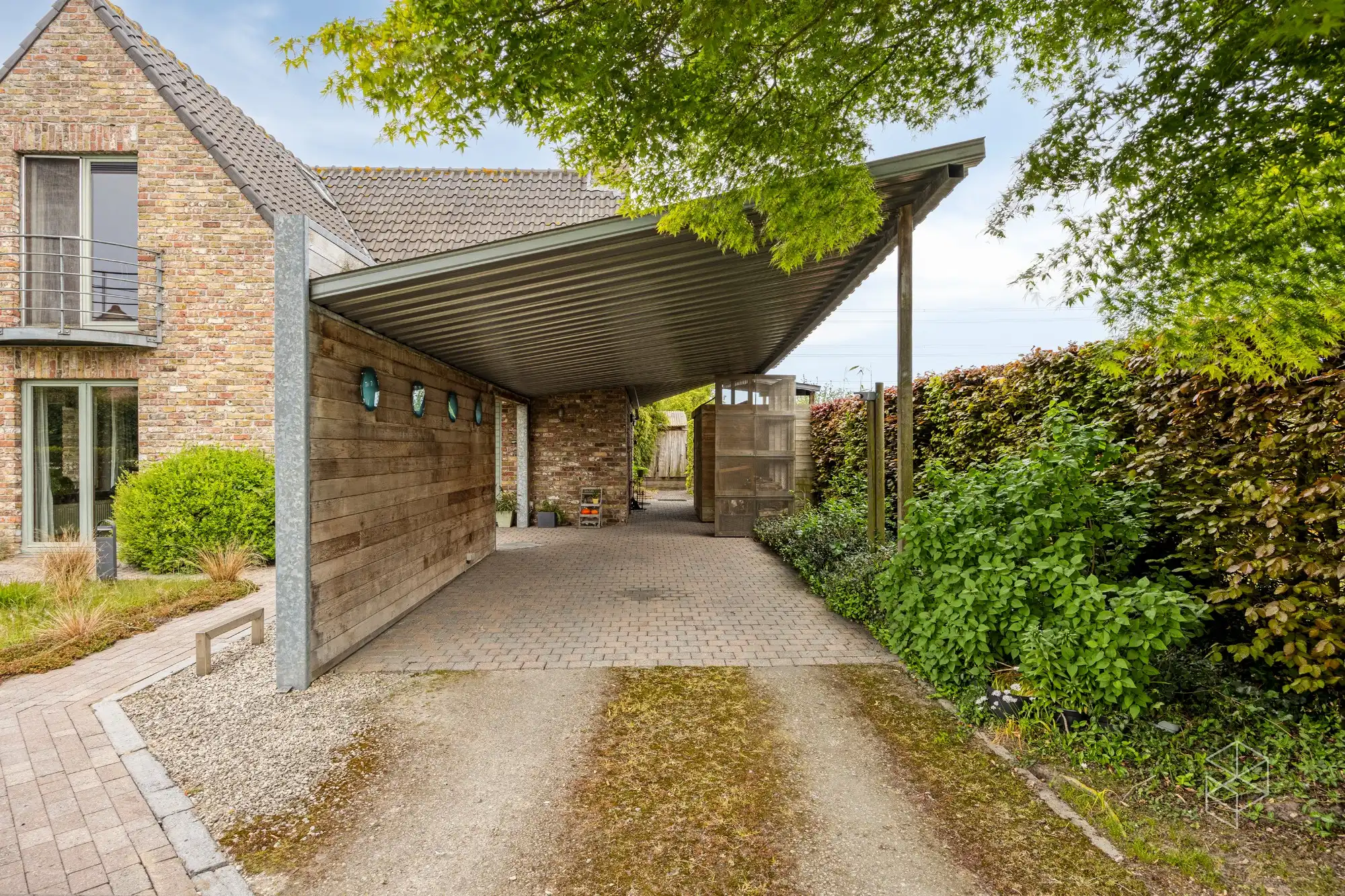 Karaktervolle villa met polyvalent bijgebouw, zwemvijver & aangelegde tuin met uitweg op 4.012m² foto 9