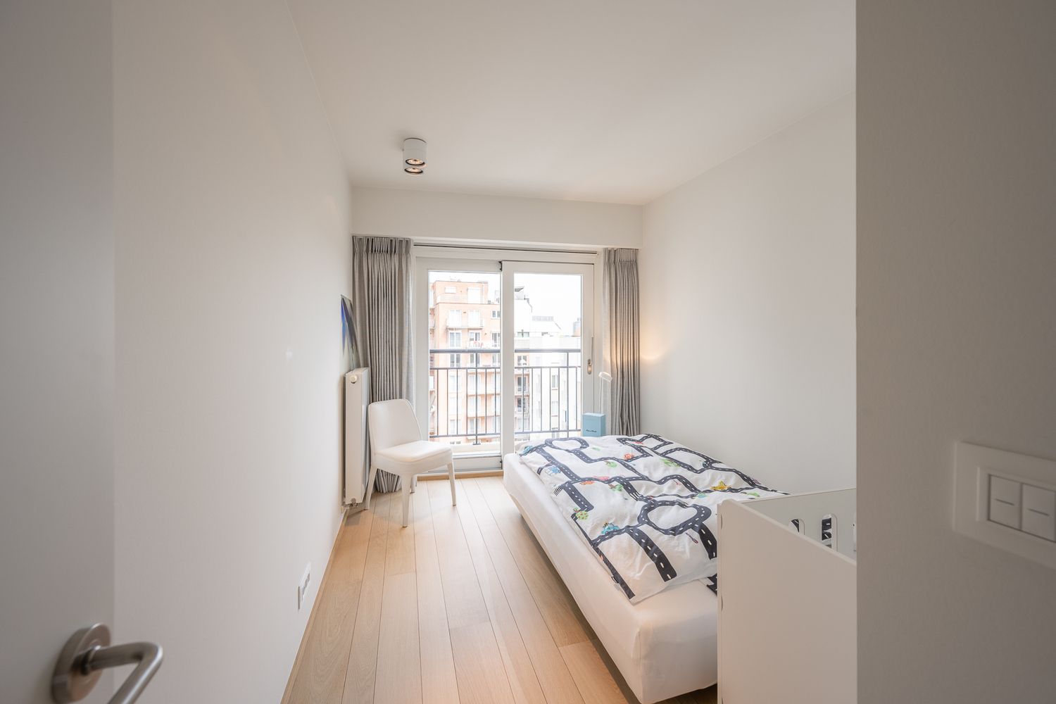 Instapklaar appartement (gevelbreedte van 8,6m!) met 3 slaapkamers op het exclusieve Albertplein te Albertplein Knokke-Zoute. foto 15