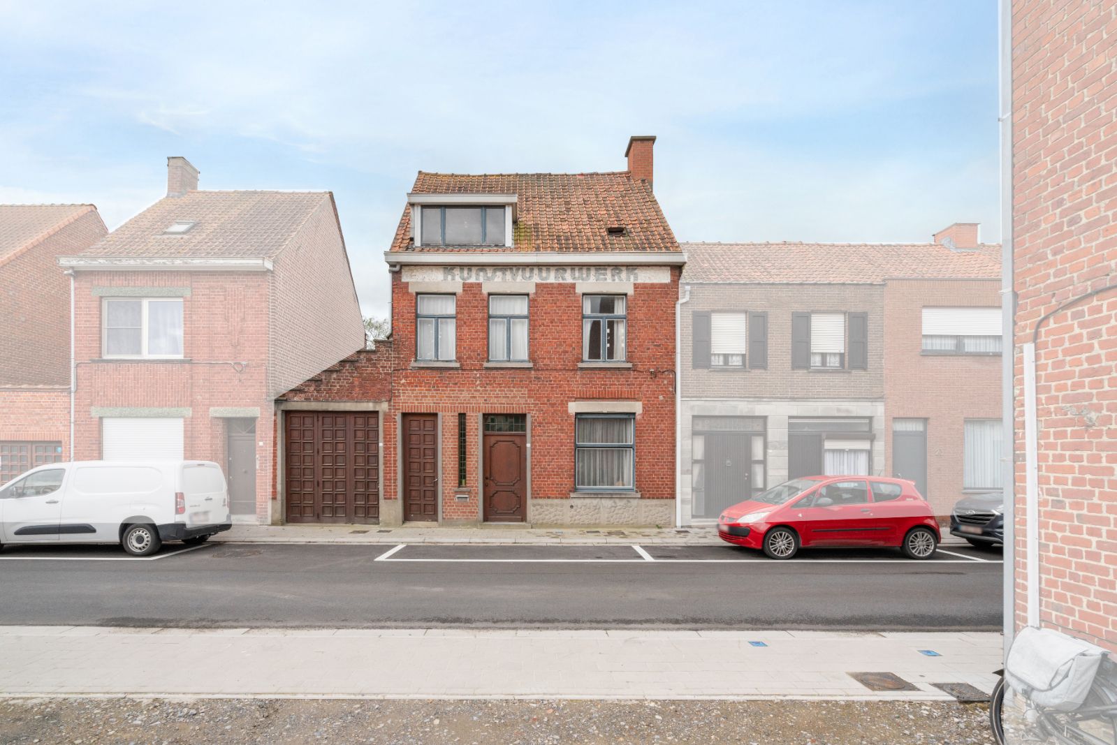 Hoofdfoto van de publicatie: Mis deze knaller van een te renoveren woning niet op 693 m²!