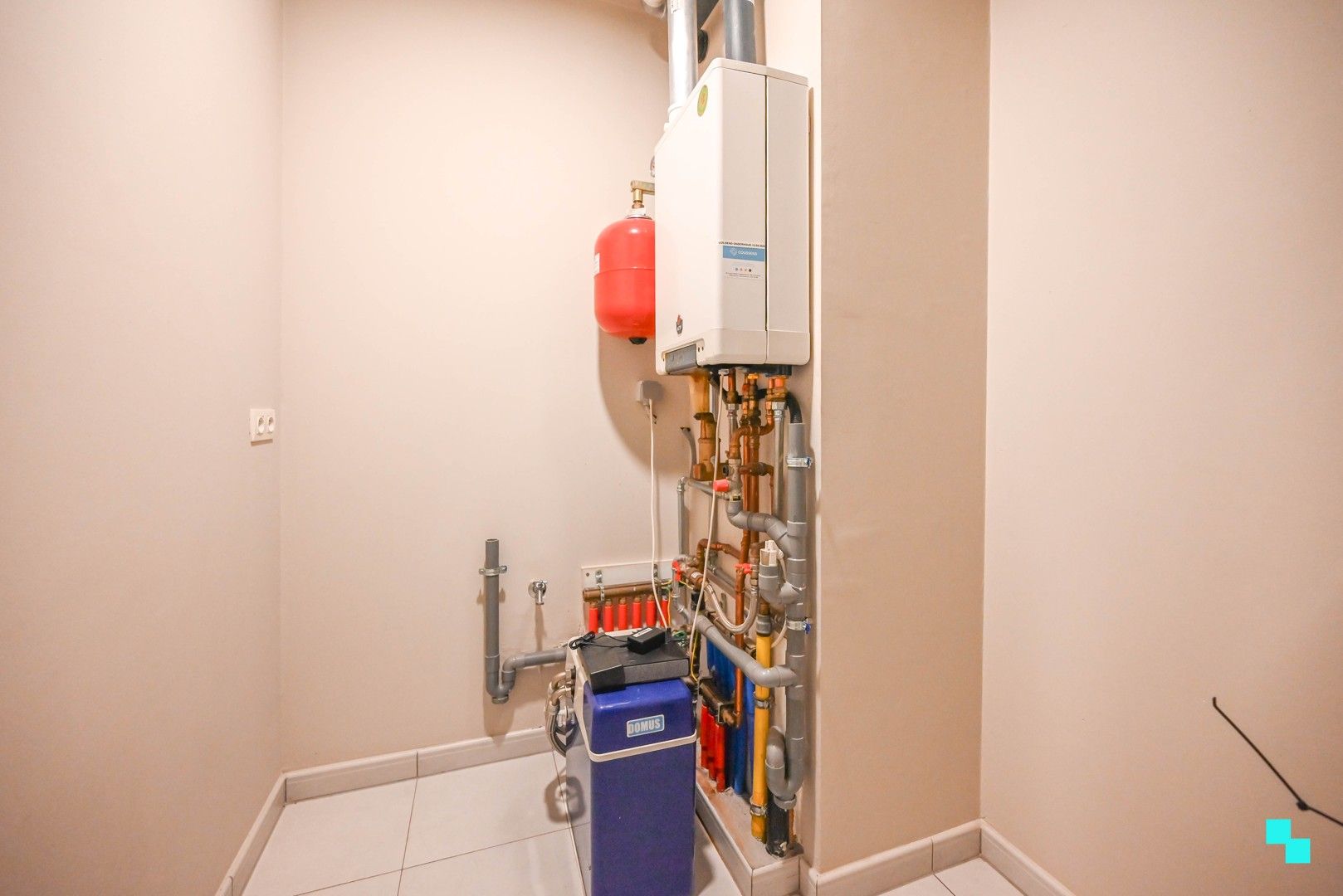 Instapklaar appartement met twee terrassen in Oostrozebeke foto 10