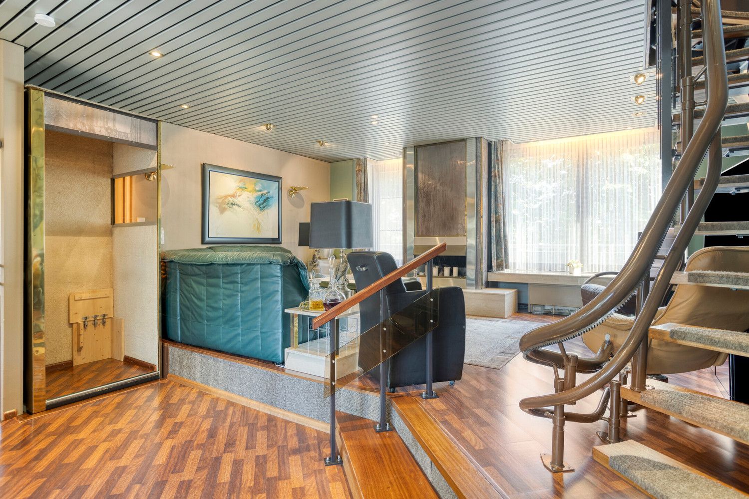 Unieke woning aan het Mertensplein met grote garage, 2 terrassen en tuin! foto 8
