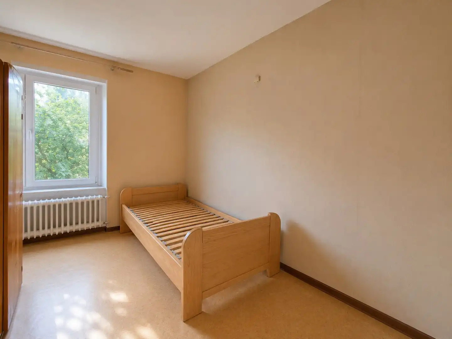 Ruime alleenstaande villa foto 5