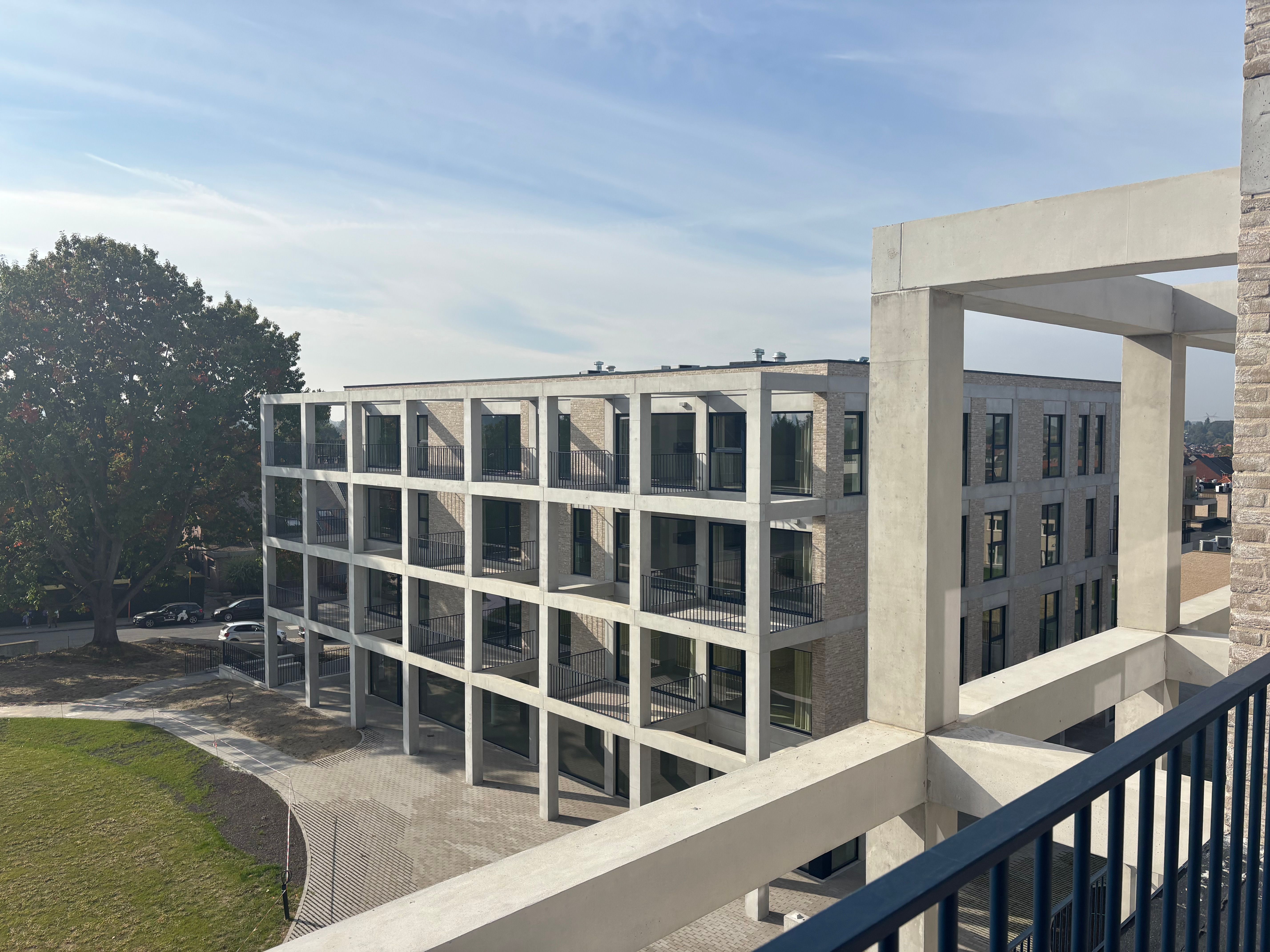 Penthouse te huur: modern, energiezuinig & met gigantisch terras foto {{pictureIndex}}