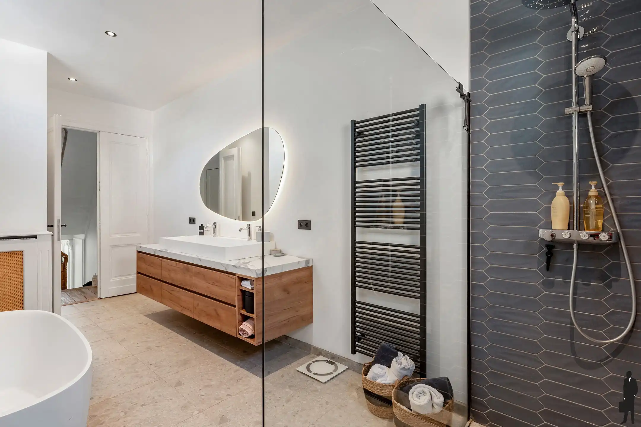 Karaktervolle, volledig gerenoveerde woning met 4 slaapkamers en stadstuin in het hart van Berchem foto 22