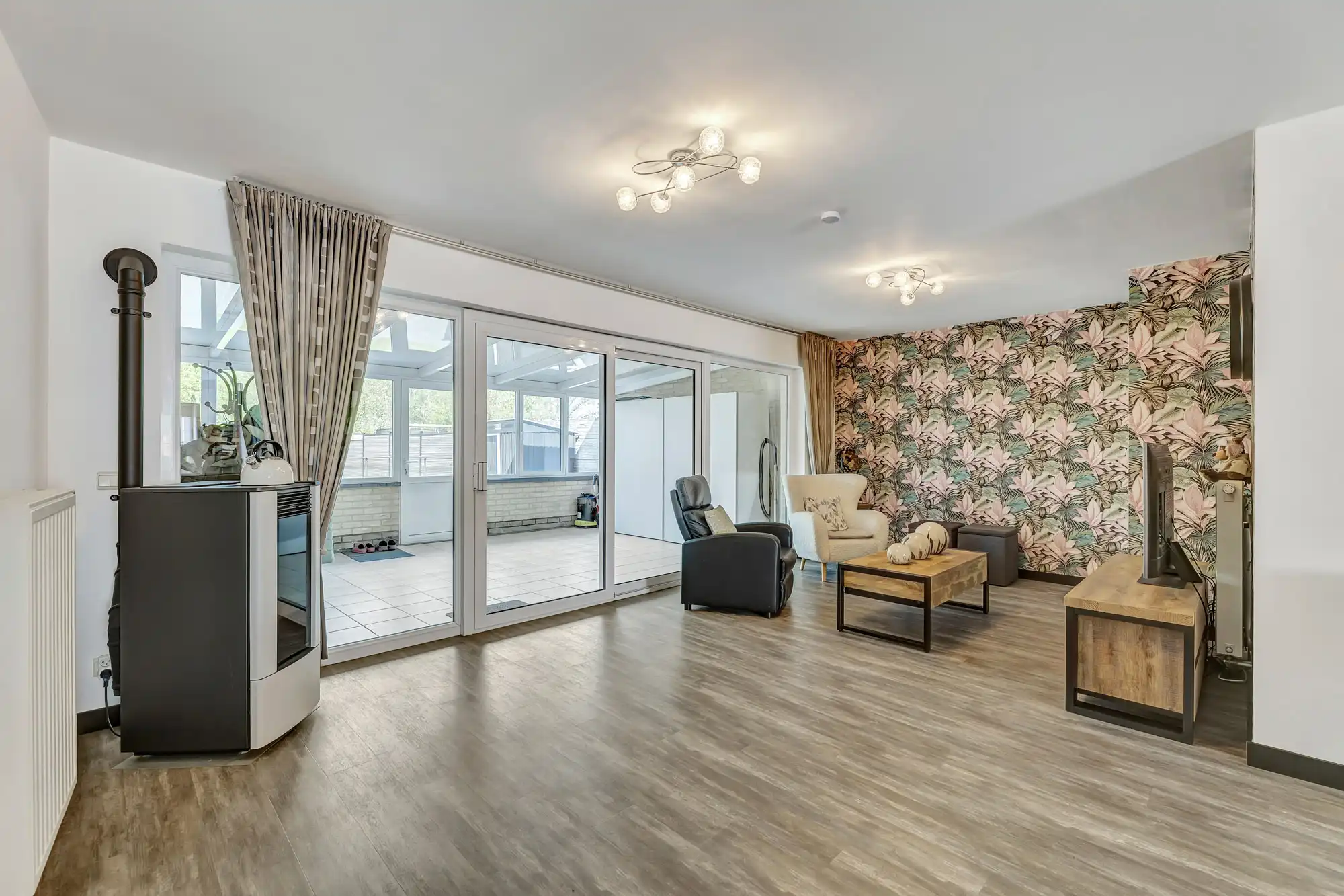 Instapklare woning met garage en tuin foto 7