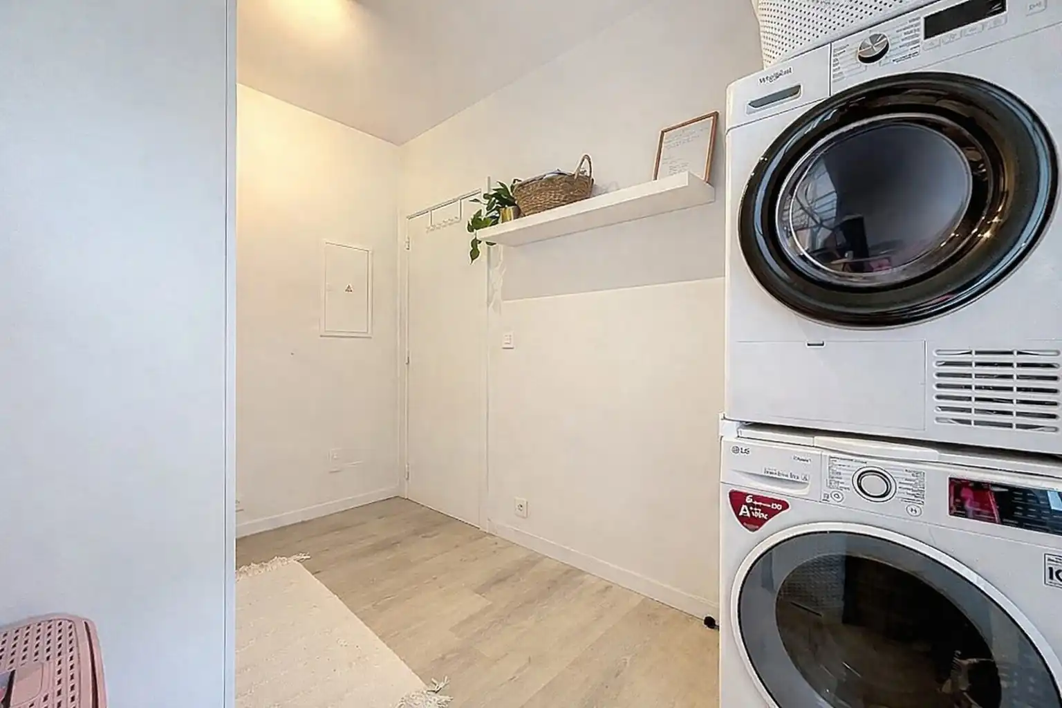 Gerenoveerd hoekappartement GLV  (2 slpks + dressing/bureau/babykamer) met tuin en garage foto 14