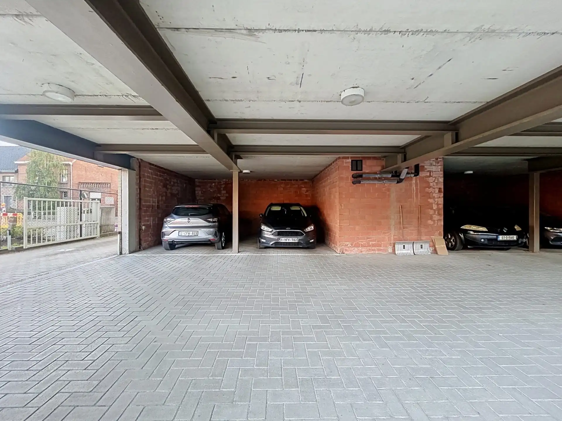 Recent en instapklaar 2 slaapkamer-appartement met 2 terrassen en  overdekte autostaanplaats foto 12