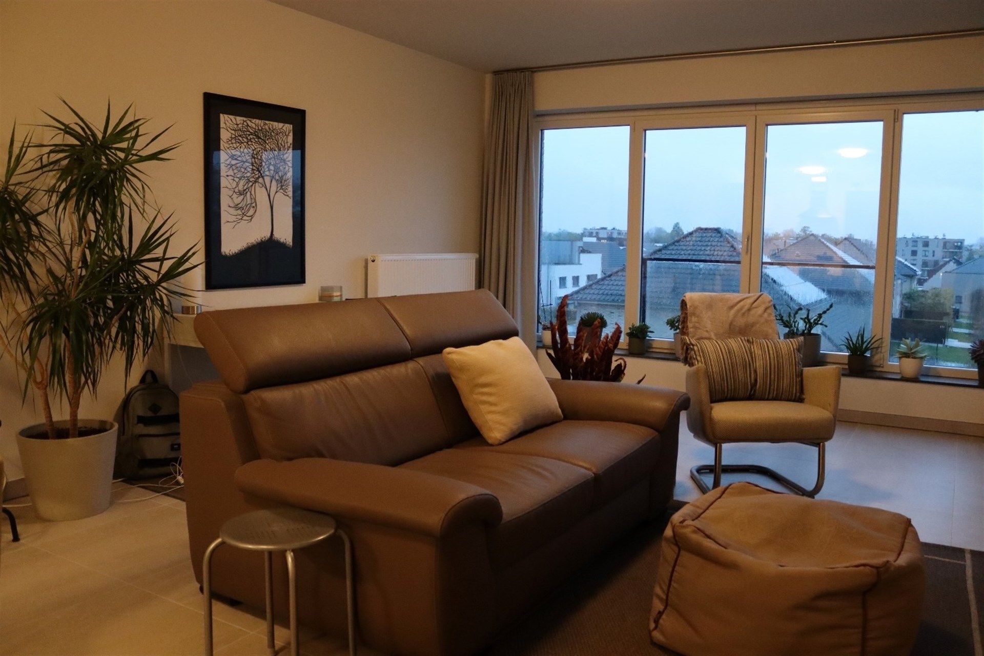 Rustig en recent gelegen appartement met terras en autostaanplaats. foto 5