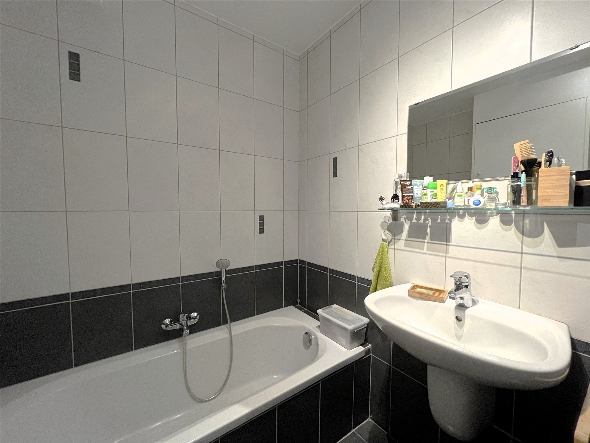 BEZOEKEN VOLZET: Gelijkvloersappartement met twee slaapkamers foto 12