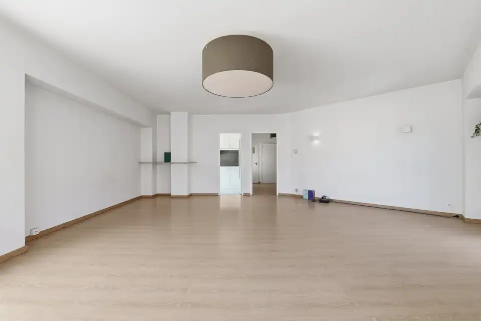 LICHTRIJK APPARTEMENT MET 2 SLKS IN HET CENTRUM VAN SINT-TRUIDEN foto 9