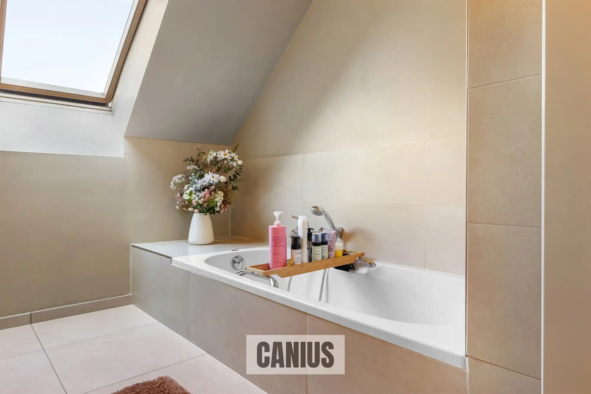 UITZONDERLIJK RUIM APPARTEMENT VAN 161m² MET GROOT TERRAS EN GARAGE IN HARTJE SINT-TRUIDEN foto 18