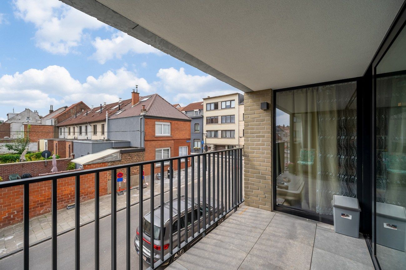 instapklaar 1 slkappartement op fietsafstand van UZ Jette/centrum Brussel foto 9