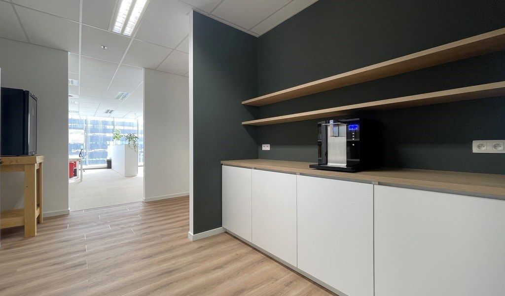 Vernieuwde kantoren te huur in Ahlers Building te Antwerpen foto 17