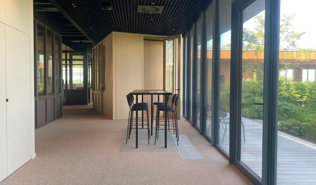 Prachtig gemeubelde kantoren met dienstverlening In The Yard in Drongen foto 15