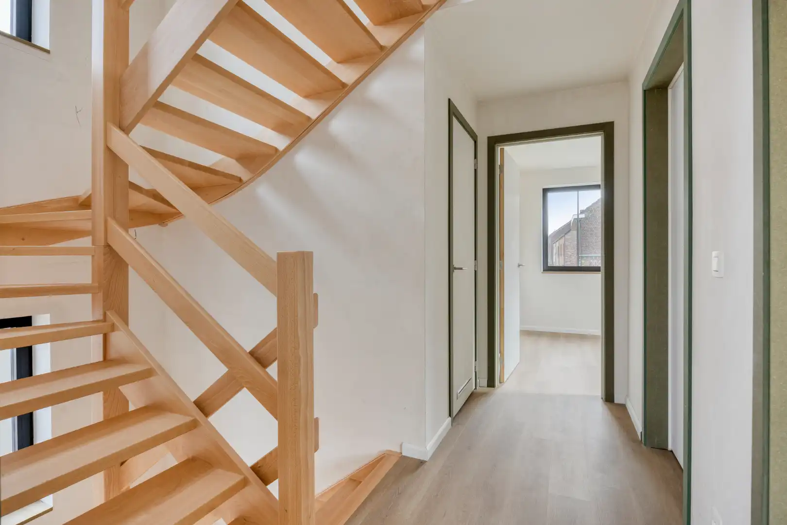 Afgewerkte open bebouwing met 5 slaapkamers, tuin, terras, zolder en garage in Kerkom! - EPB A kWh/m² - bewoonbare opp. 183 m² foto 14