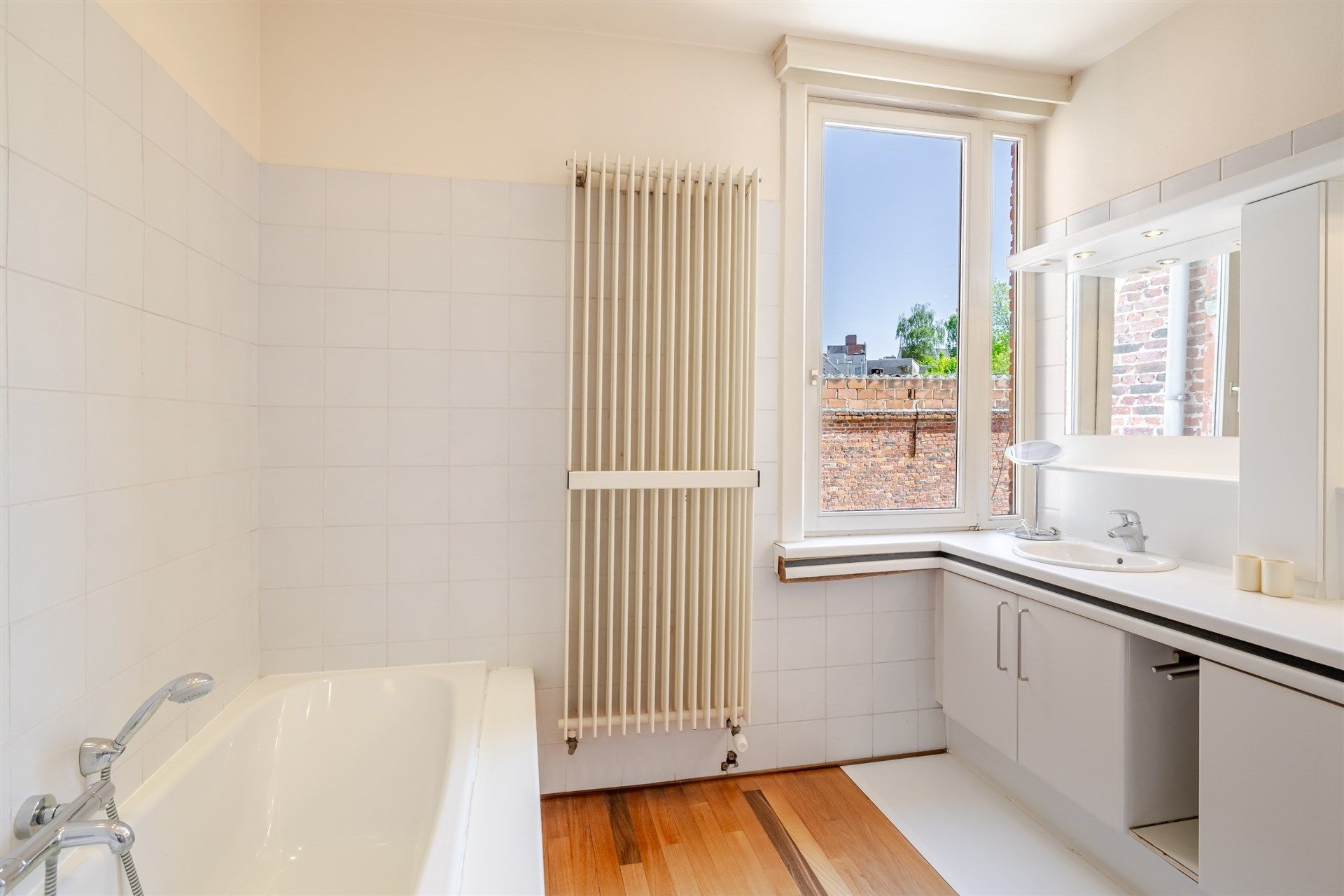 Exclusief herenhuis in neoclassicistische stijl met prachtige tuin foto 27