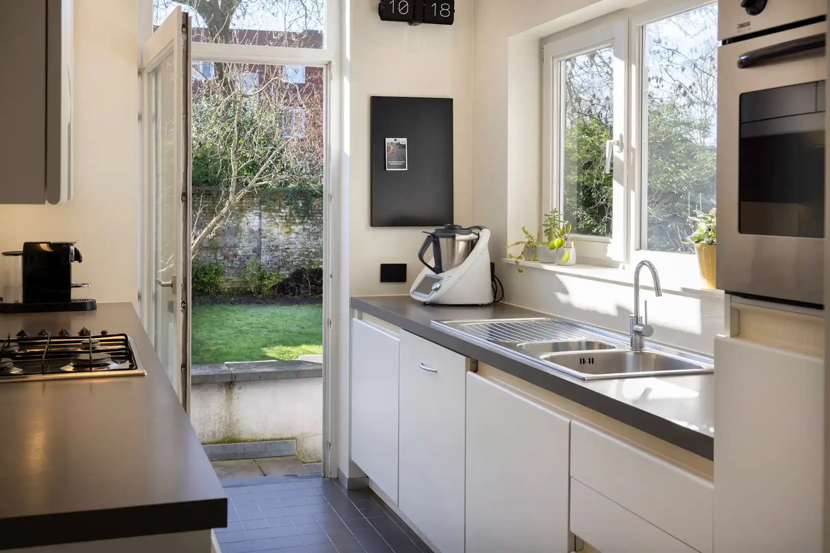 Karaktervolle stadswoning met tuin én garage. foto 6