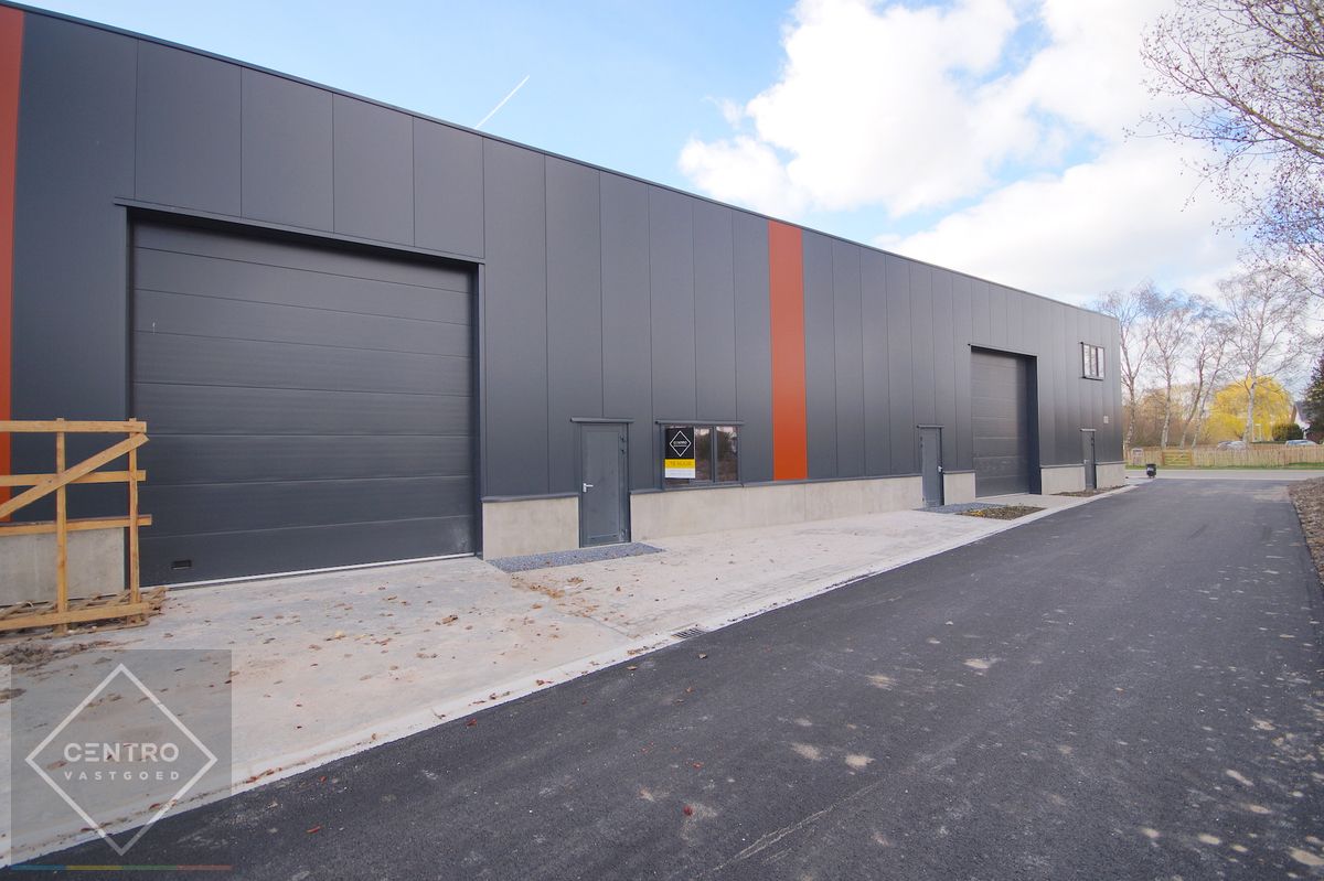 Goed geïsoleerde NB KMO-unit (227m²) inclusief 2 private parkeerplaatsen op ambachtelijke zone te Diksmuide! foto 6