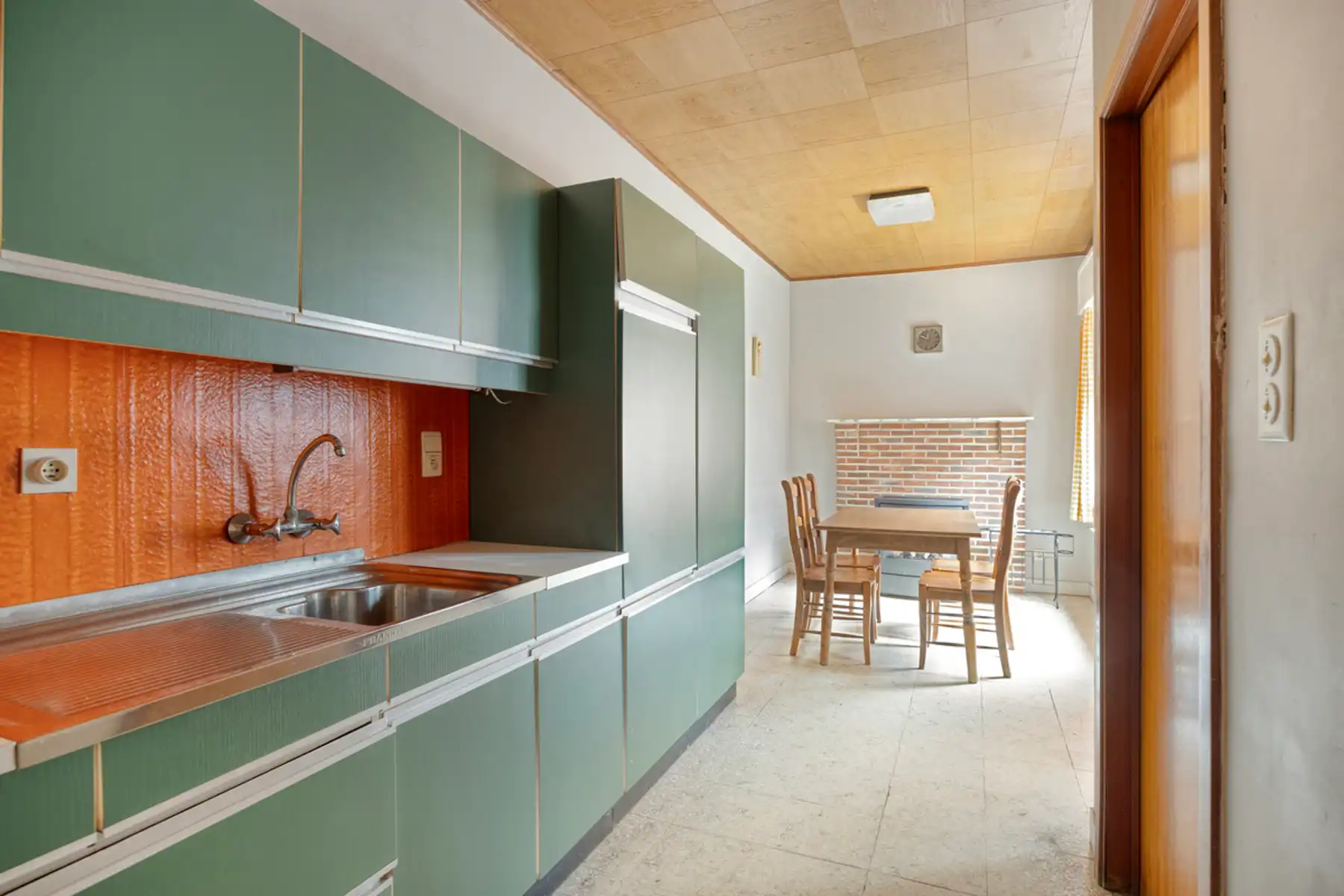 IN OPTIE - Solide te renoveren burgerwoning mét doorgang in Opstal foto 11