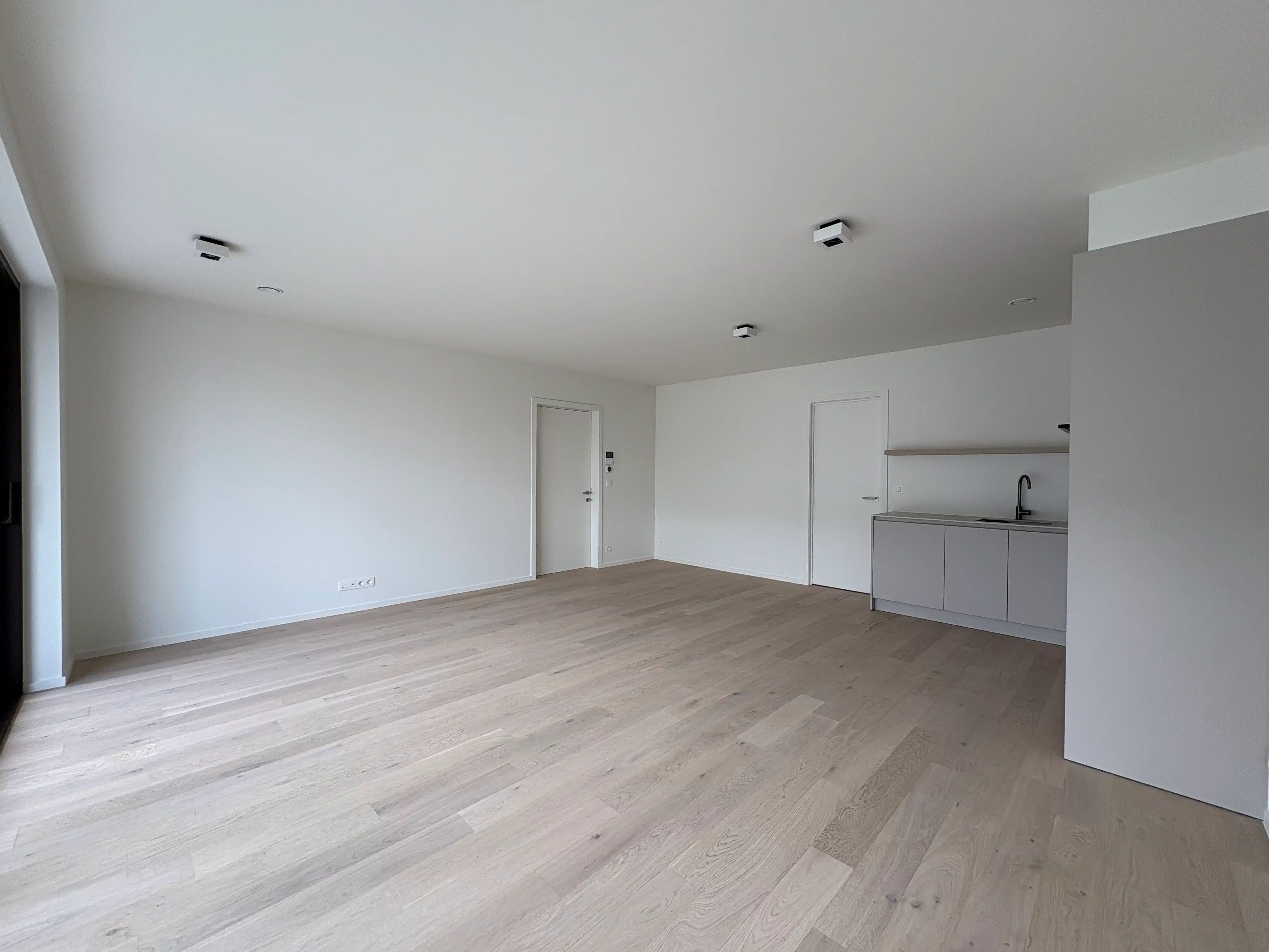 Energiezuinig 2slpk appartement op Dorpsplein Sleidinge foto 4