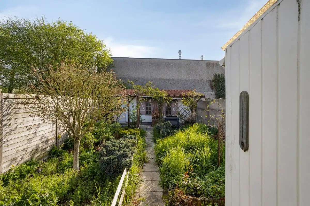 Te renoveren huis met 2 slk en tuin te koop in Wevelgem foto 12