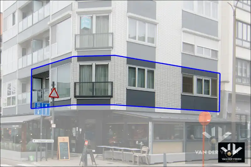 Op te frissen, lichtrijk appartement op toplocatie in bruisend Hasselt foto {{pictureIndex}}