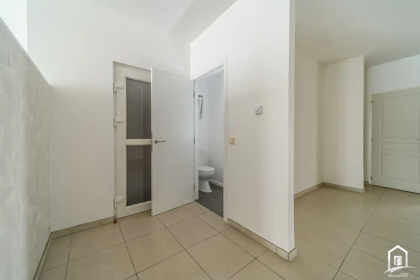 UNIEKE INVESTERING: 2 INSTAPKLARE GELIJKVLOERSE APPARTEMENTEN MET TERRAS EN STAANPLAATS foto 4