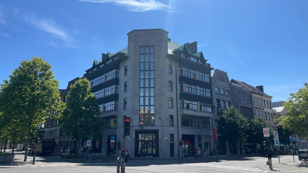 Instapklaar kantoor te huur vlakbij Eilandje in Antwerpen foto {{pictureIndex}}