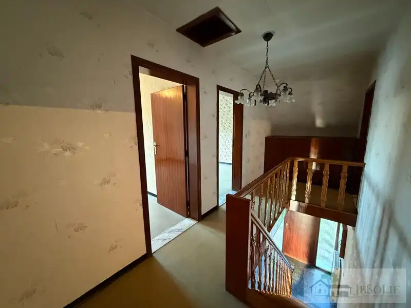 Woning op breed perceel - achterliggend natuurgebied - stal foto 14