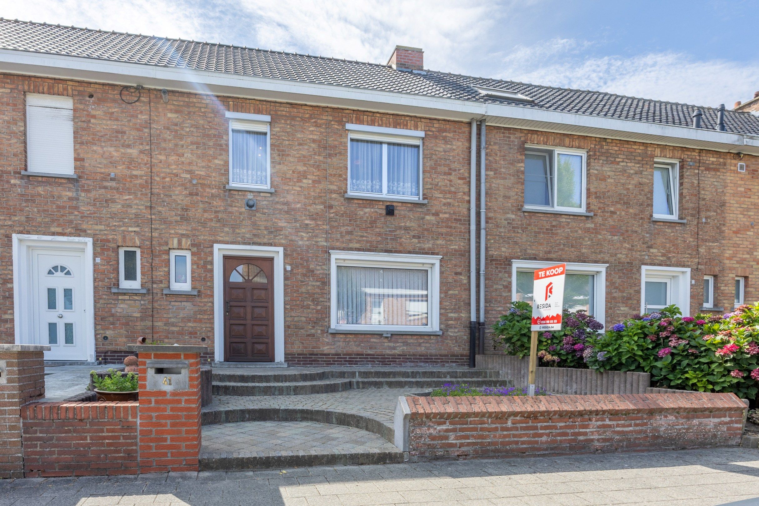 Hoofdfoto van de publicatie: Ruime woning met garage en uitweg