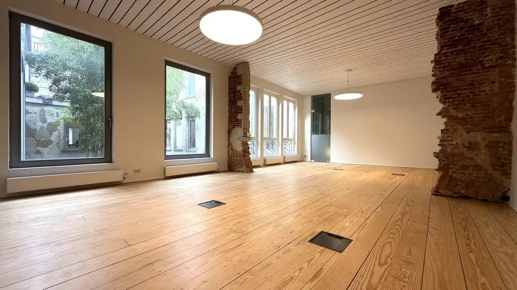 Kantoorruimte te huur in historisch pand in hartje Antwerpen foto 3