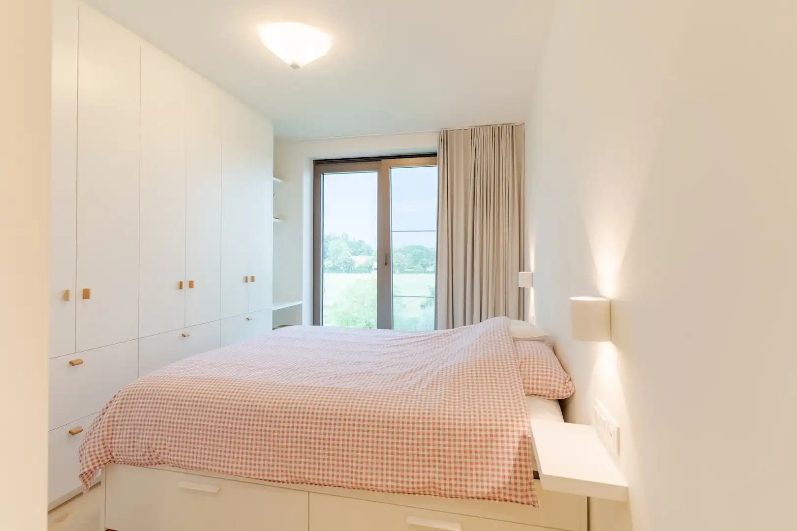 Hoogwaardig afgewerkt appartement op de derde verdieping met panoramisch zicht, terras, autostaanplaats en berging. foto 17