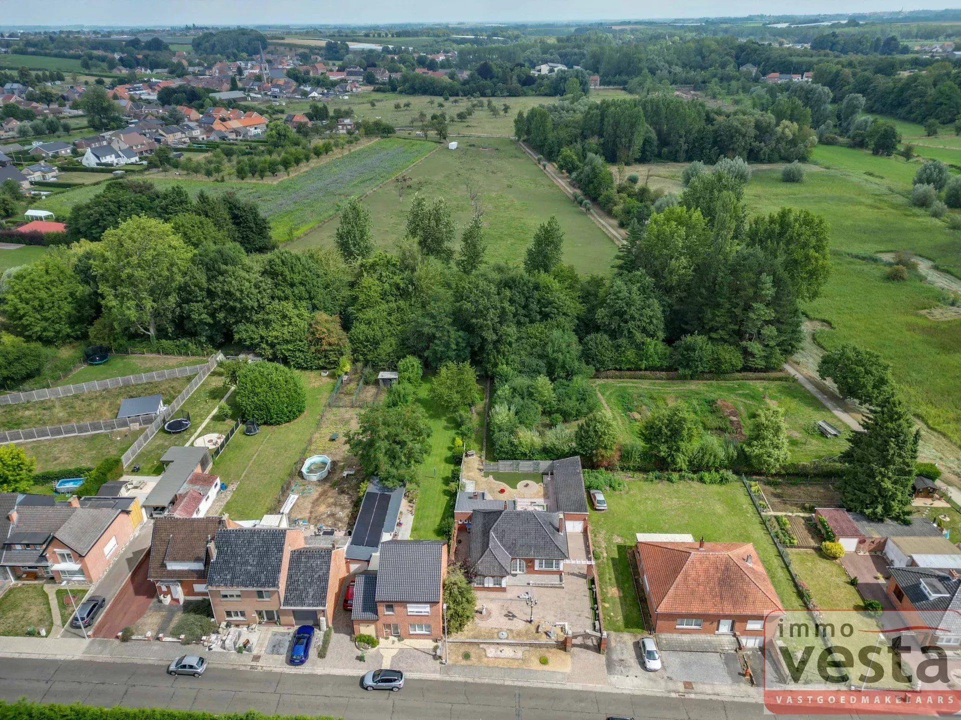 Ruime bungalow vlakbij de natuur foto 4