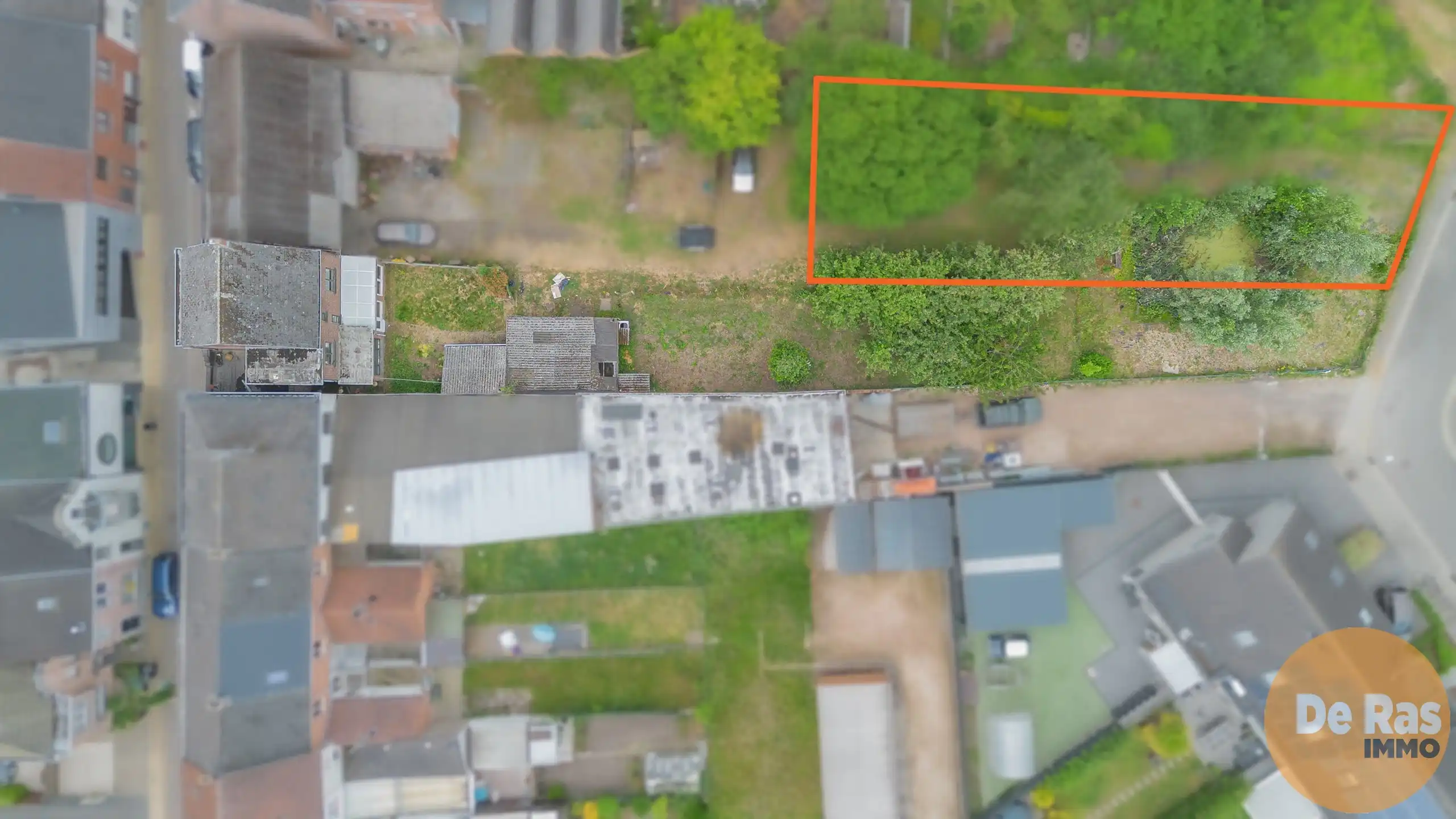 Bouwgrond voor half open bebouwing in hartje Lede foto {{pictureIndex}}