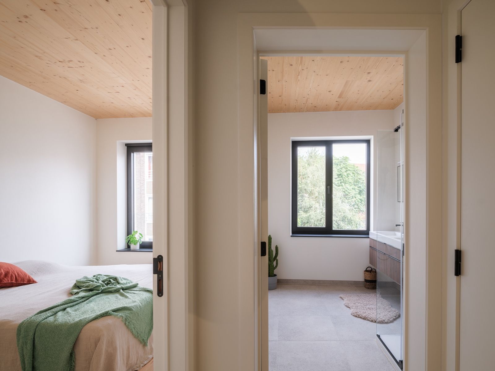 Lichtrijk gerenoveerde duplex vlakbij Gent centrum foto 14
